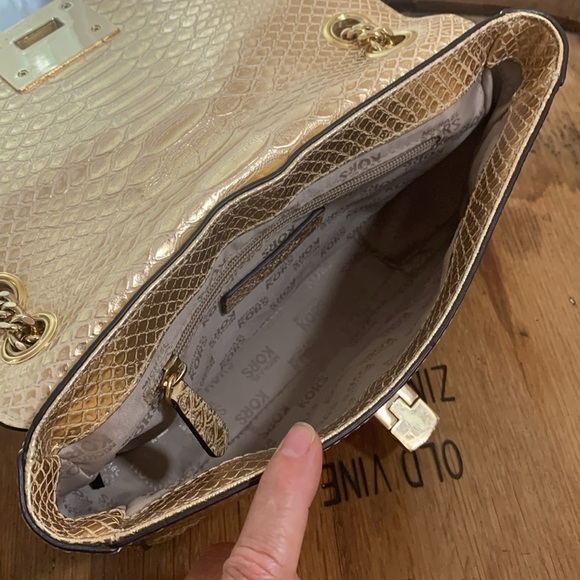 Michael Kors Med Tina Convertible Pale Gold Flap Flip Lock Embossed Leather Bag - Picture 17 of 17